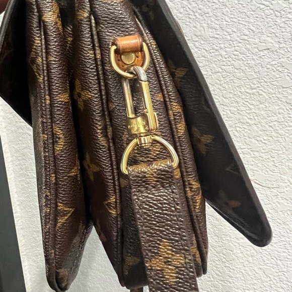 - Authentic Louis Vuitton Monogram pochette Métis bag for sale! - Picture 4 of 16